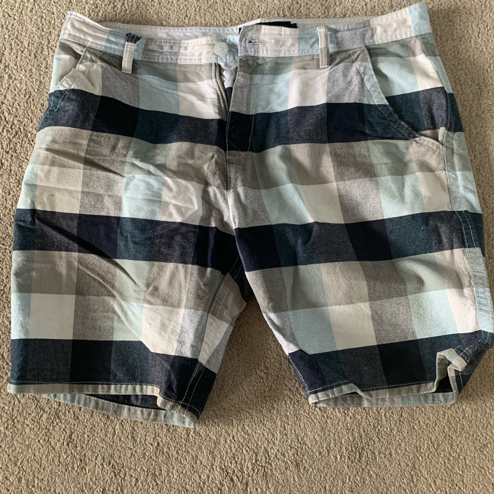 Oakley shorts, men’s 36 waist